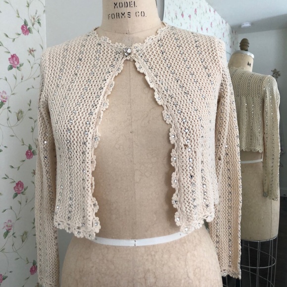 Handknit Vintage Shrug Cardigan, Scallop Edging Rhinestone Closure - Picture 2 of 12